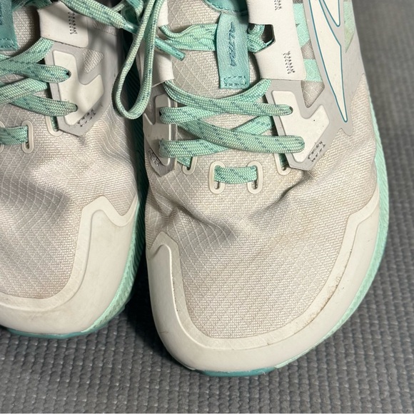 Altra Lone Peak 7 Trail Running Hiking Sneakers White Green Women’s Size 8.5 - Picture 7 of 11